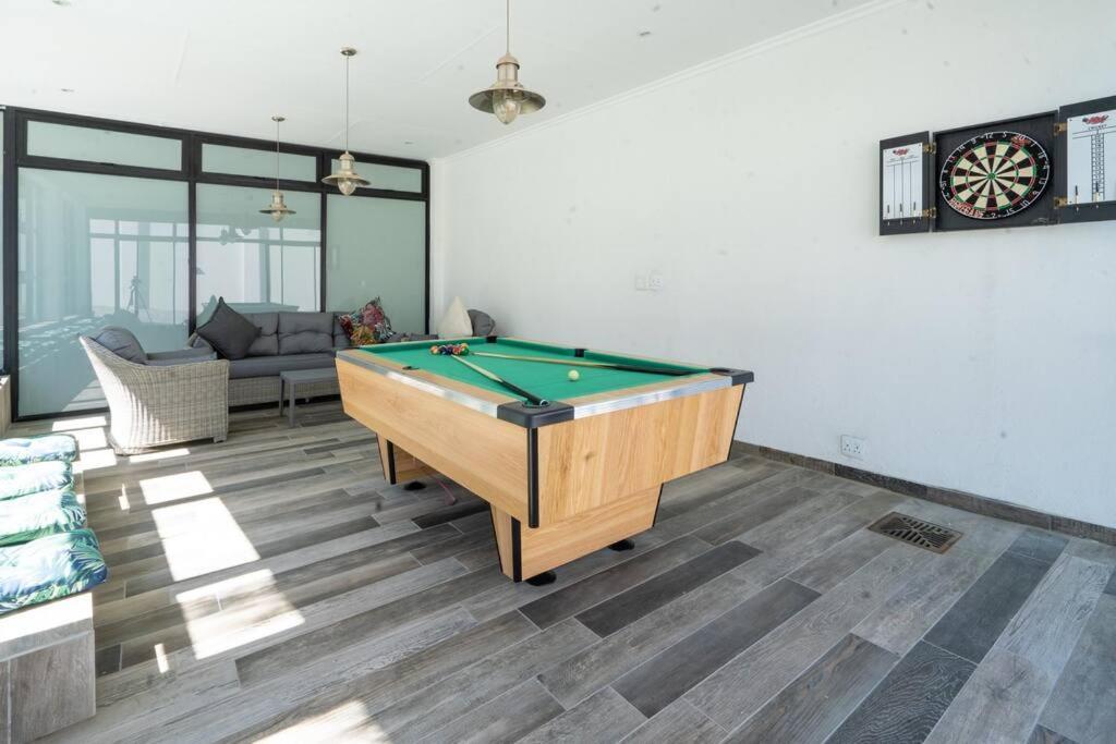 Private Modern 10 Bdrm Home Tucked Away In Sandton Йоганнесбурґ Екстер'єр фото